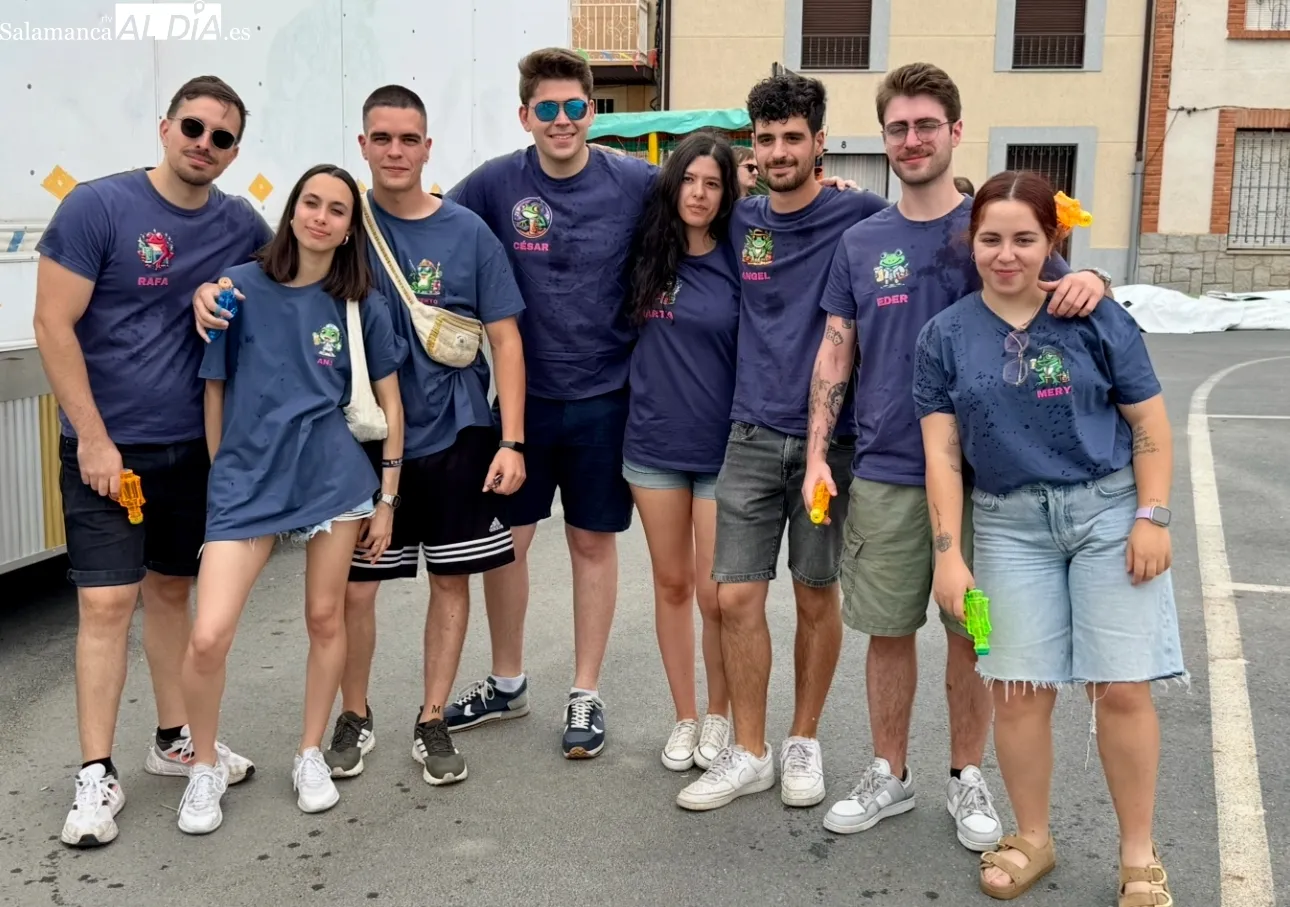 Foto 9 - "Cada vez somos m&aacute;s y estamos m&aacute;s unidos": el gran mensaje de las pe&ntilde;as de Mancera de Abajo en el gran desfile de las fiestas, que estrena preg&oacute;n