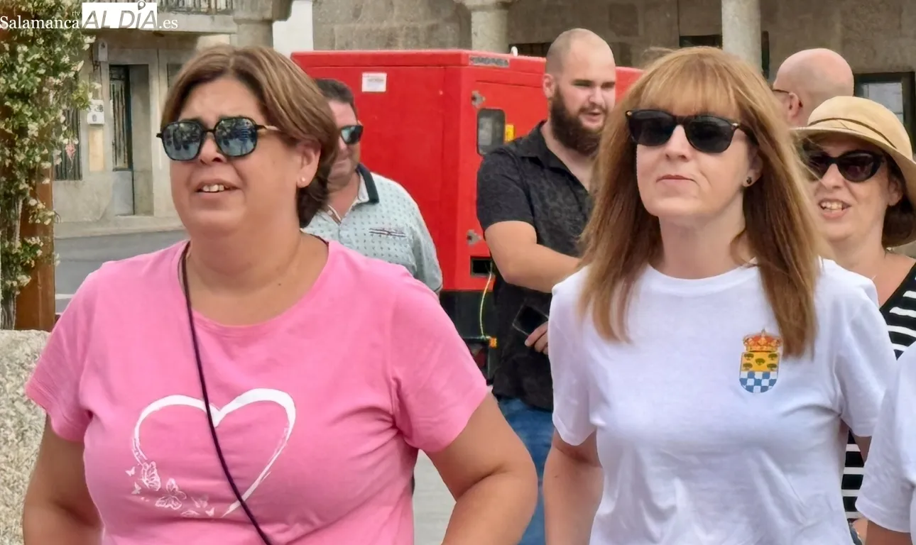 Foto 10 - "Cada vez somos m&aacute;s y estamos m&aacute;s unidos": el gran mensaje de las pe&ntilde;as de Mancera de Abajo en el gran desfile de las fiestas, que estrena preg&oacute;n