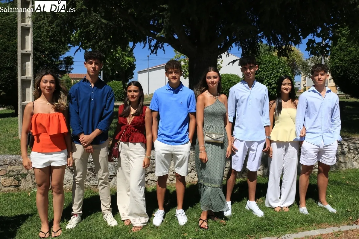 Corte de Honor Juvenil de las Ferias y Fiestas 2025 de Vitigudino, al completo / CORRAL