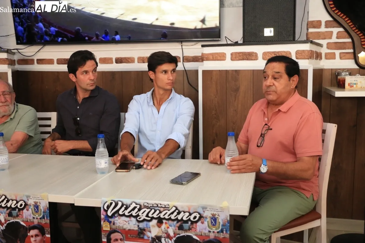 Presentación de la corrida de toros del 16 de agosto con los matadores Juan del Álamo y Manuel Diosleguarde / CORRAL 