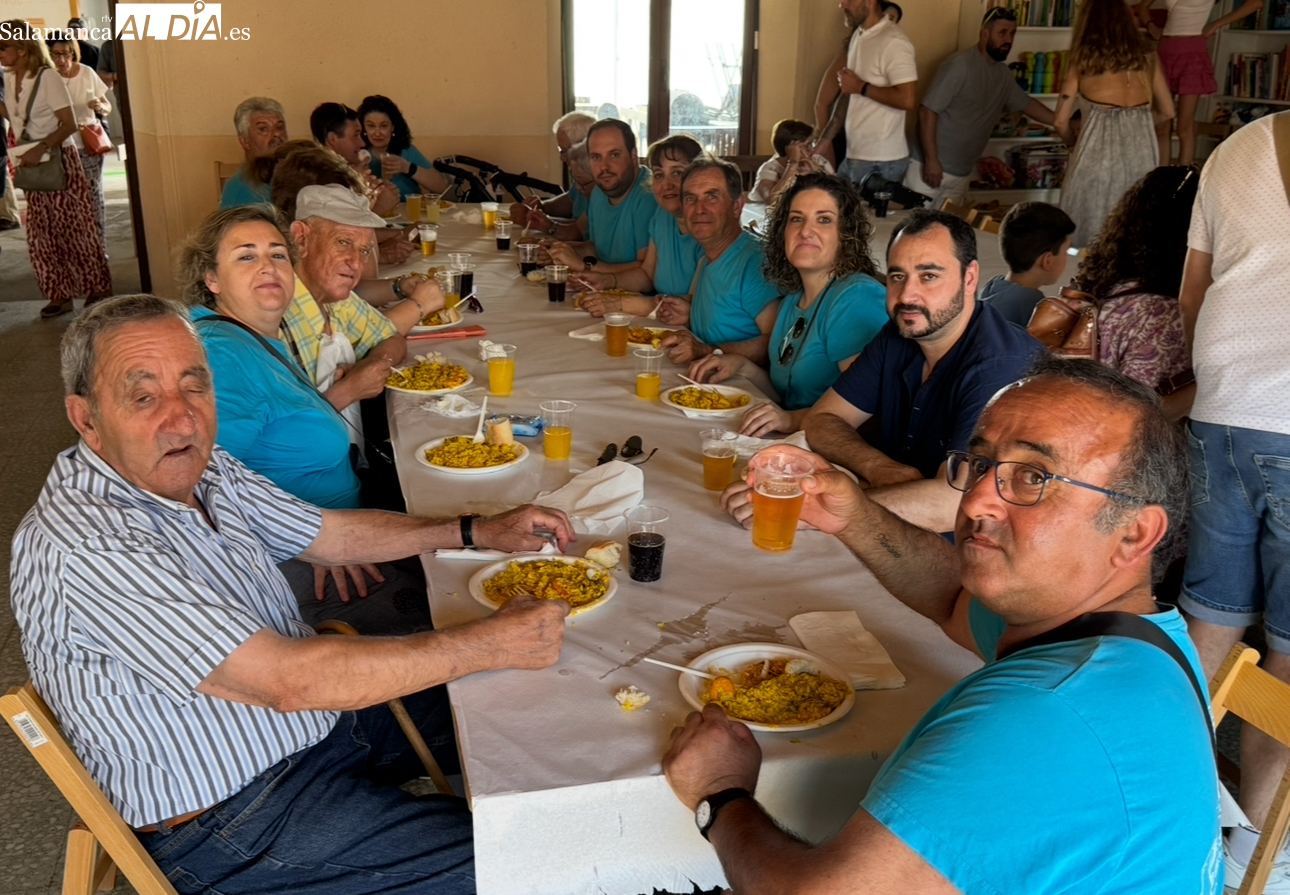 Cerca de 400 raciones de paella solidaria para despedir en familia las fiestas patronales en Mancera de Abajo