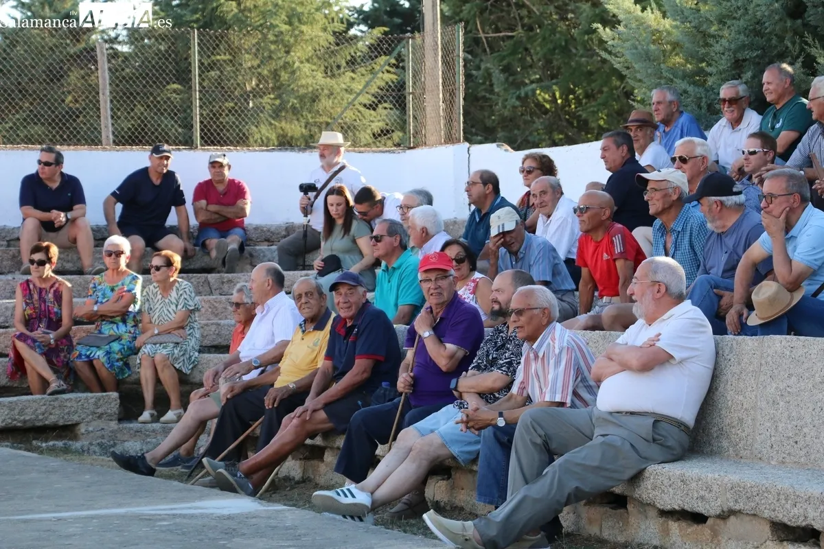 Vibrante final del I Trofeo Diputación de Pelota en frontones históricos que tuvo lugar ayer sábado en Villavieja de Yeltes / CORRAL