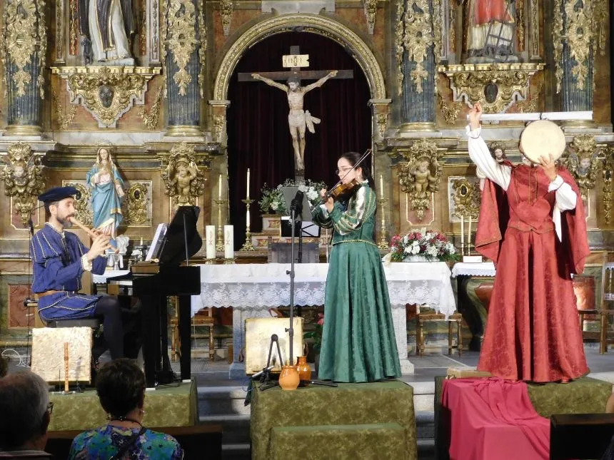 Foto 4 - 'Arcos y Ecos' pone al p&uacute;blico en pie en la iglesia de San Pedro Ap&oacute;stol de Cantalpino