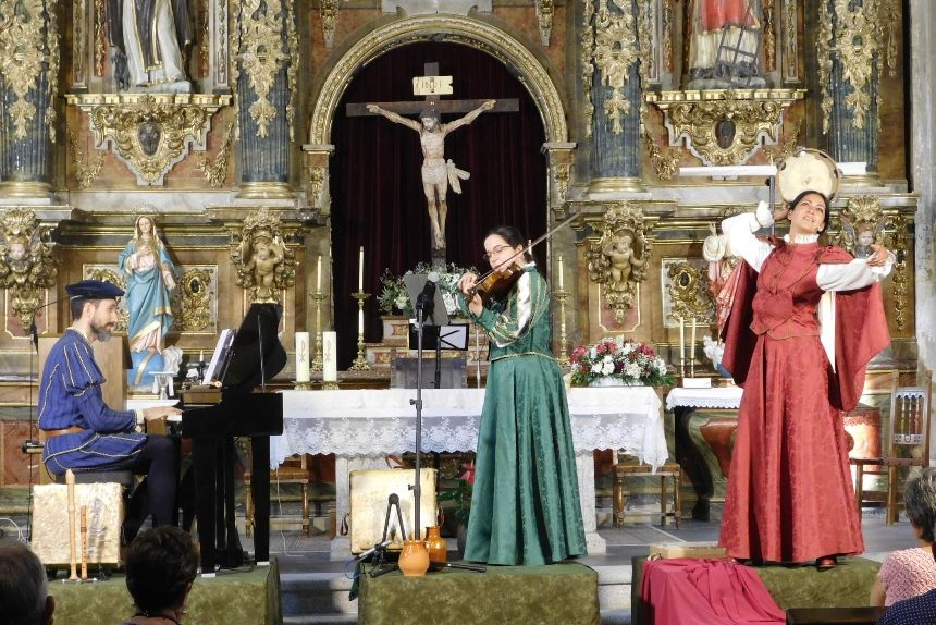 ‘Arcos y Ecos’ pone al público en pie en la iglesia San Pedro Apóstol de Cantalpino