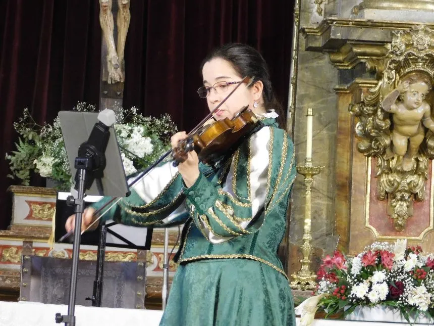 Foto 7 - 'Arcos y Ecos' pone al p&uacute;blico en pie en la iglesia de San Pedro Ap&oacute;stol de Cantalpino