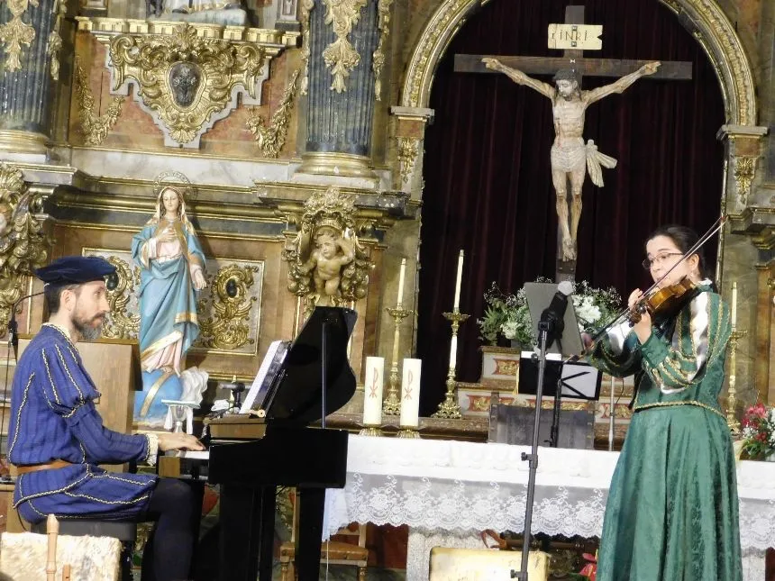 Foto 9 - 'Arcos y Ecos' pone al p&uacute;blico en pie en la iglesia de San Pedro Ap&oacute;stol de Cantalpino