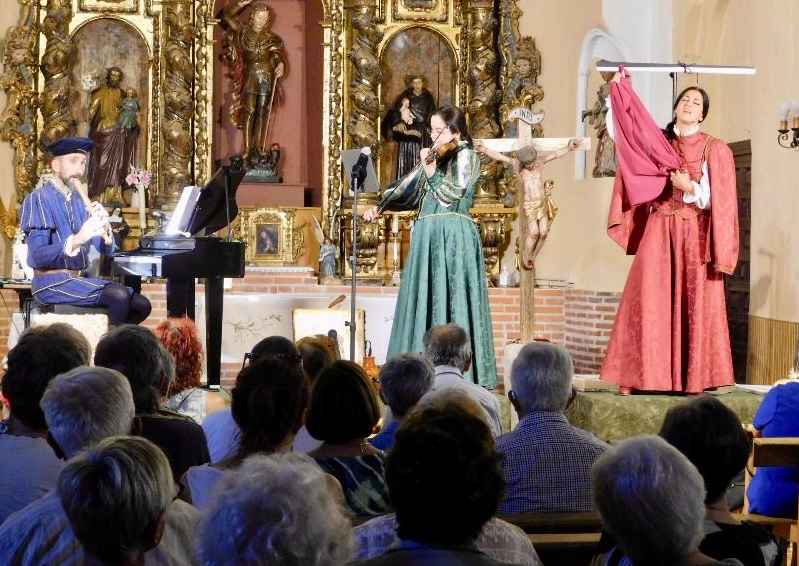 ‘Arcos y Ecos’, luz sobre la arcilla mudéjar de Nava de Sotrobal