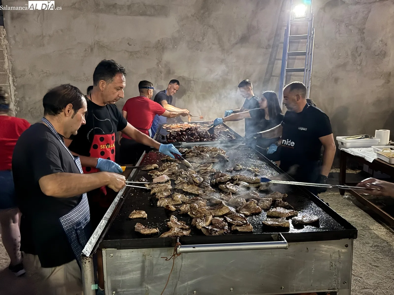 Foto 3 - R&eacute;cord de participaci&oacute;n para la multitudinaria y familiar parrillada de las fiestas patronales en Santiago de la Puebla