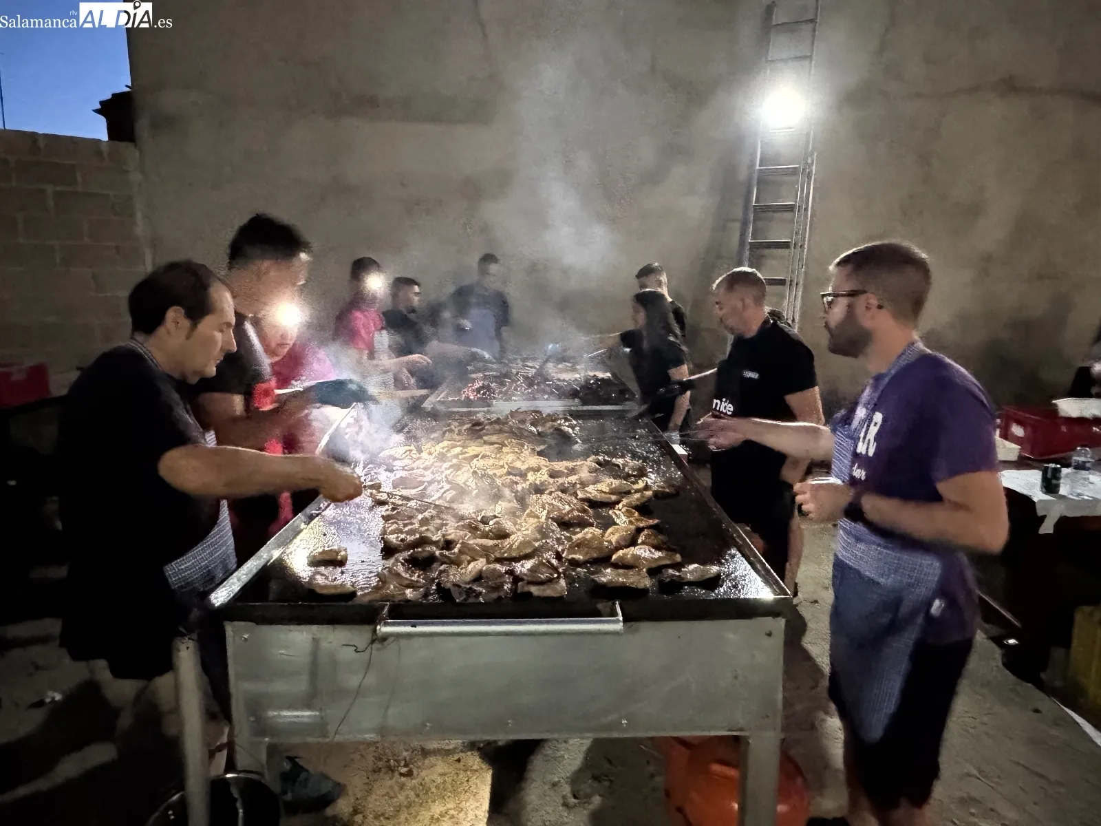 Foto 4 - R&eacute;cord de participaci&oacute;n para la multitudinaria y familiar parrillada de las fiestas patronales en Santiago de la Puebla