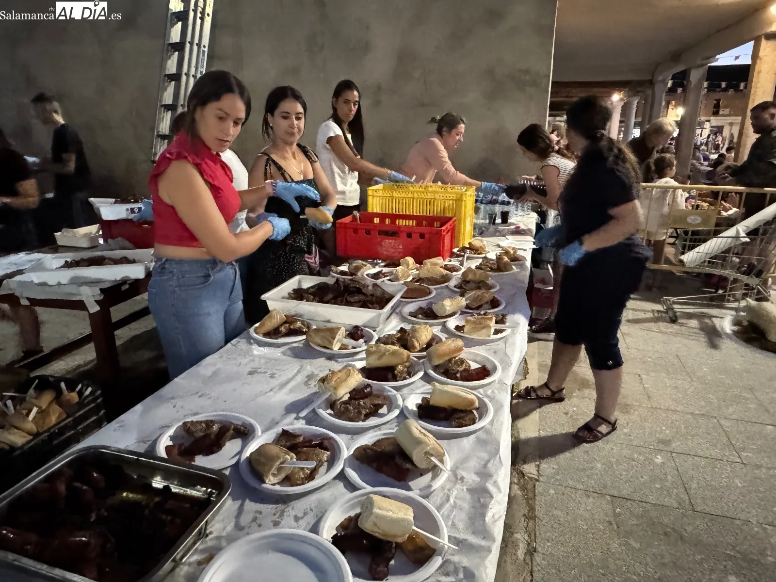 Foto 5 - R&eacute;cord de participaci&oacute;n para la multitudinaria y familiar parrillada de las fiestas patronales en Santiago de la Puebla
