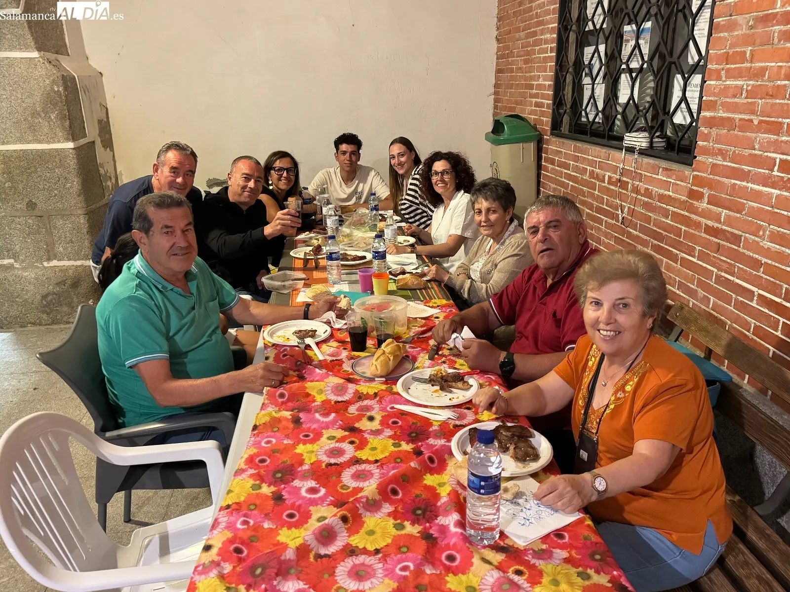 Foto 8 - R&eacute;cord de participaci&oacute;n para la multitudinaria y familiar parrillada de las fiestas patronales en Santiago de la Puebla