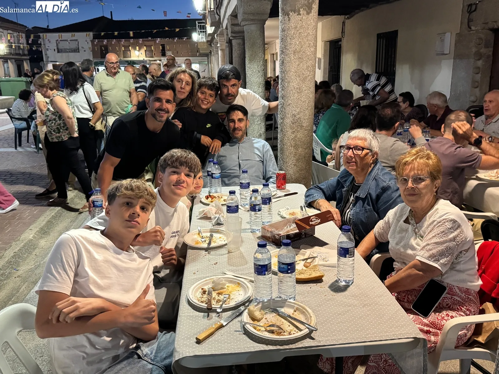 Foto 9 - R&eacute;cord de participaci&oacute;n para la multitudinaria y familiar parrillada de las fiestas patronales en Santiago de la Puebla