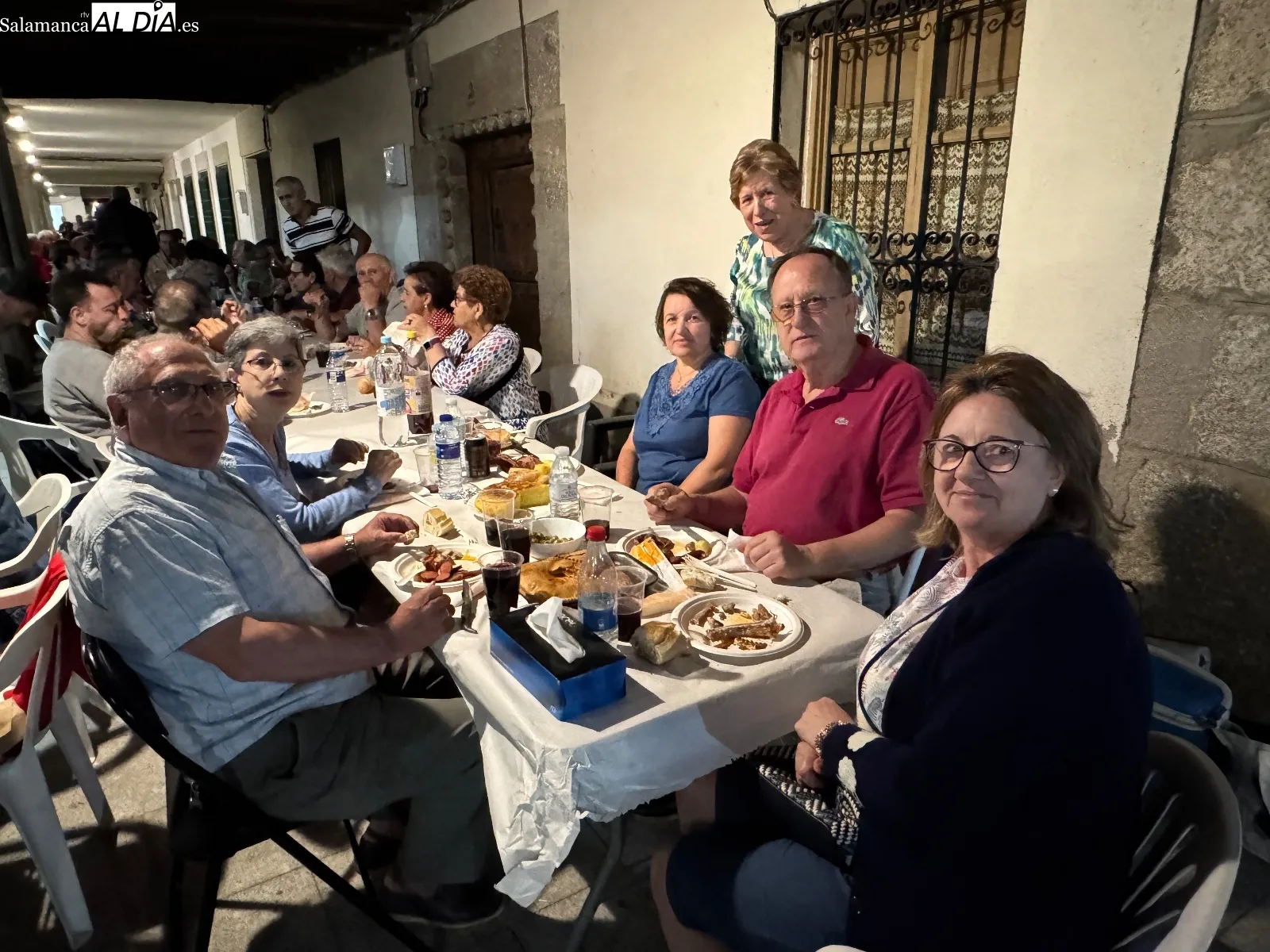 Foto 10 - R&eacute;cord de participaci&oacute;n para la multitudinaria y familiar parrillada de las fiestas patronales en Santiago de la Puebla