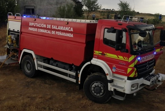 Extinguido un incendio en cultivos de Cantaracillo, con agricultores y vecinos nuevamente de avanzadilla