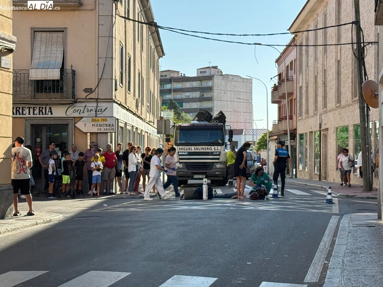Foto 3 - Trasladado al Hospital el herido en el accidente de la calle Carmen en Pe&ntilde;aranda