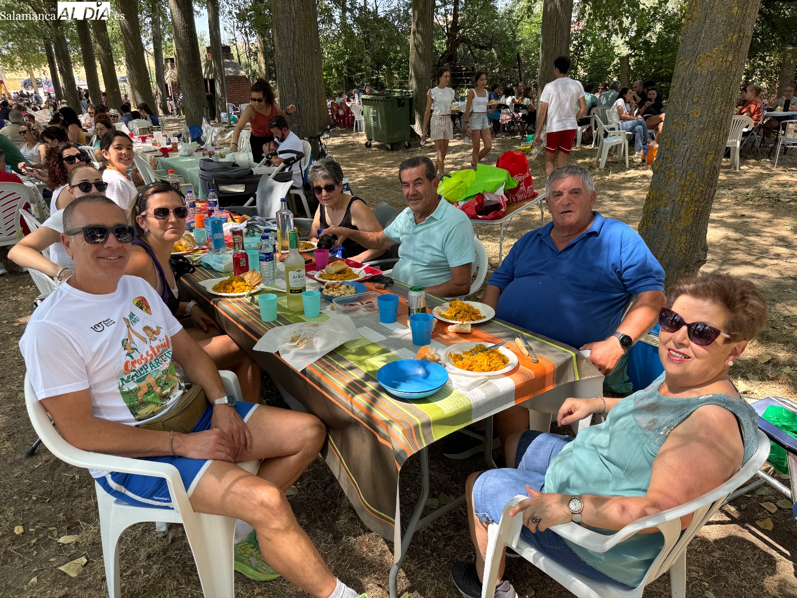 Paella solidaria para cerca de 700 personas despide las fiestas patronales en Santiago de la Puebla