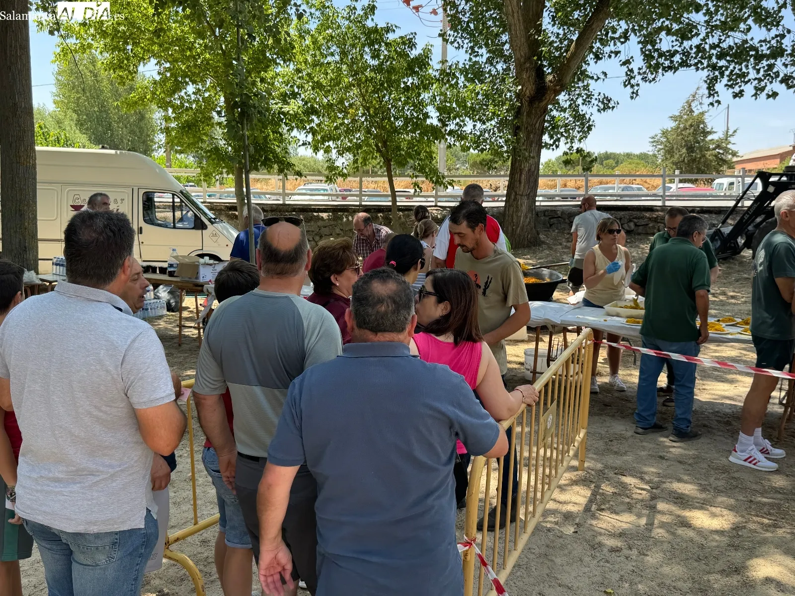 Foto 11 - Paella solidaria para cerca de 700 personas despide las fiestas patronales en Santiago de la Puebla