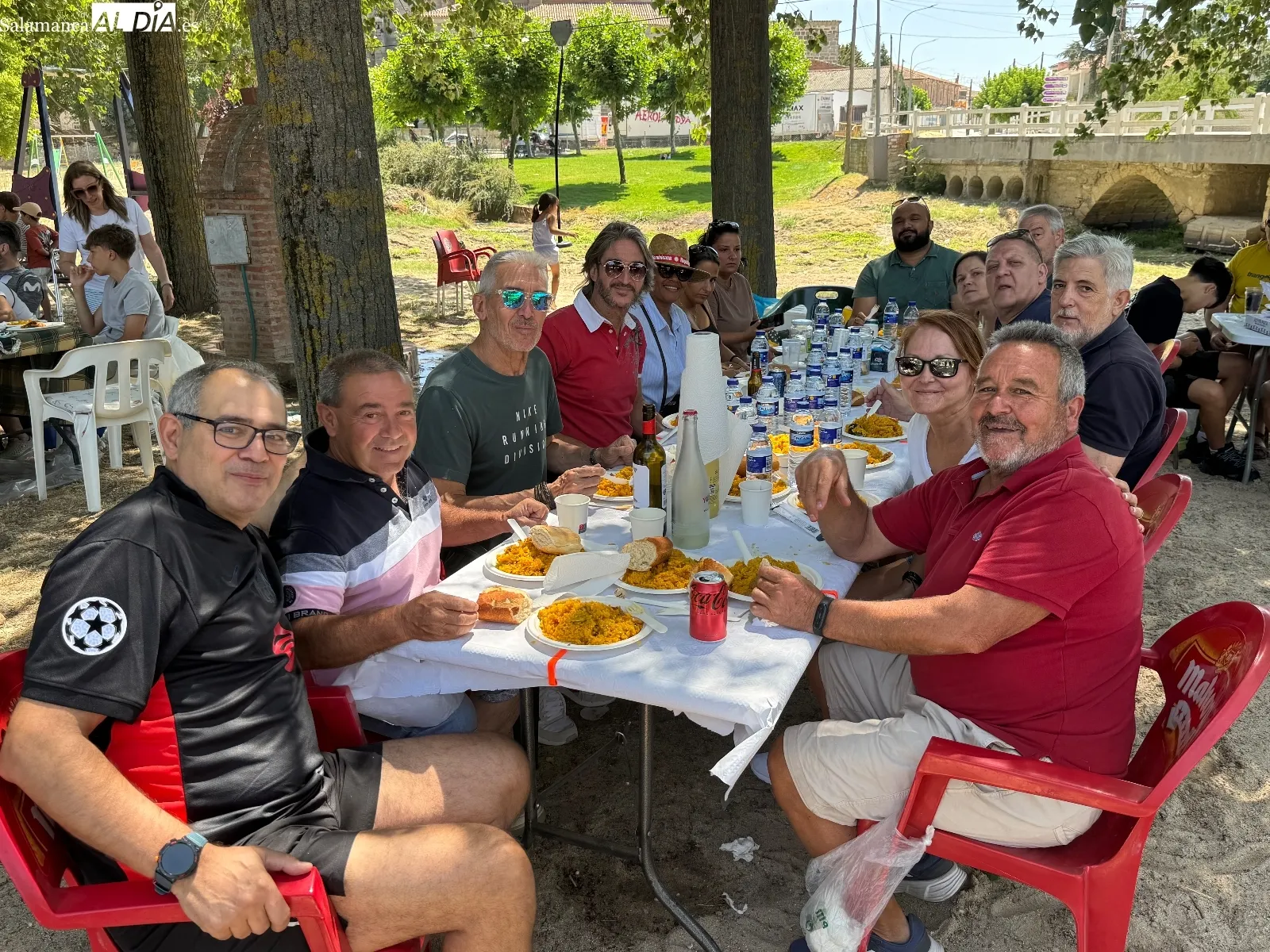 Foto 7 - Paella solidaria para cerca de 700 personas despide las fiestas patronales en Santiago de la Puebla