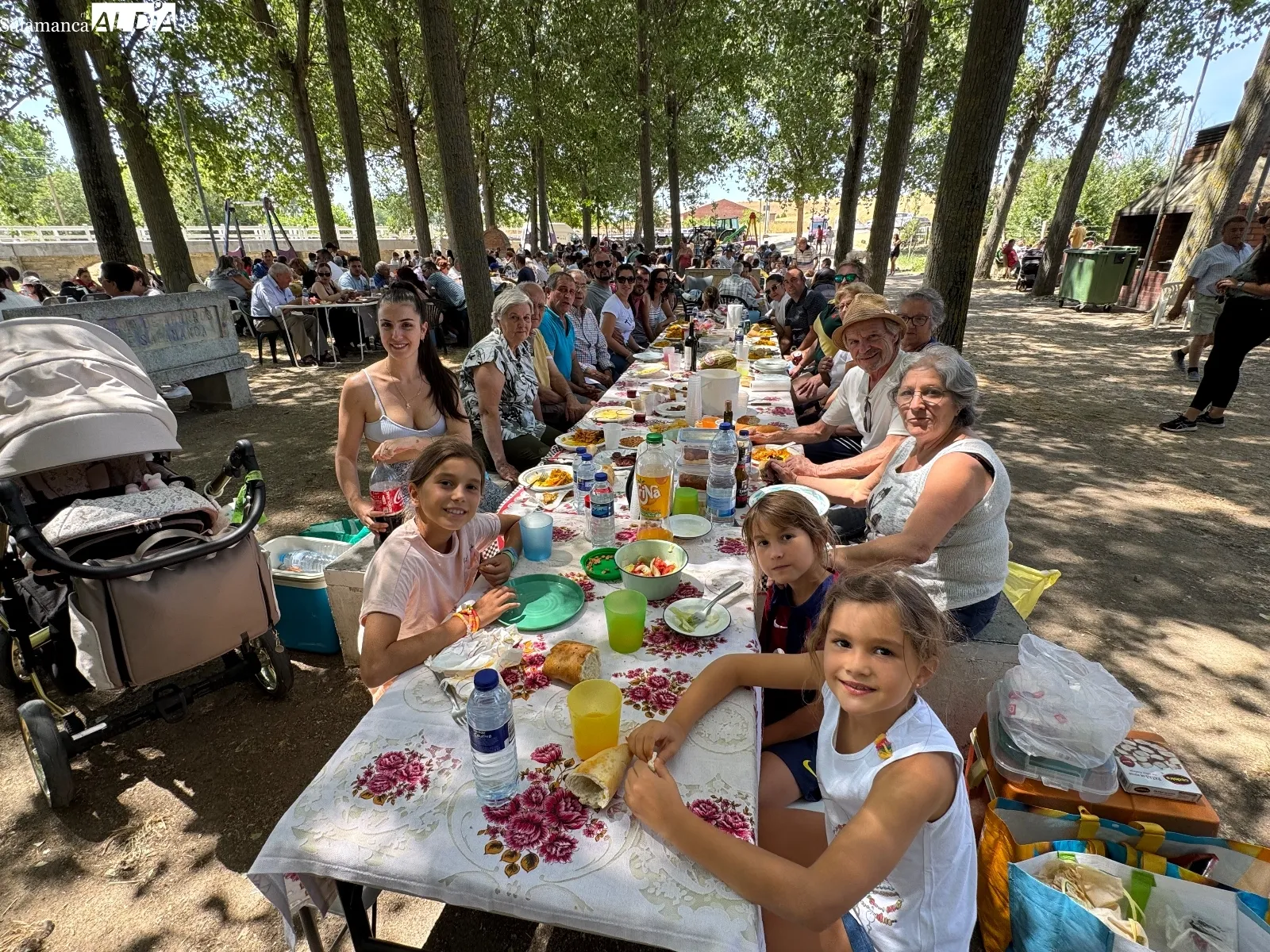 Foto 5 - Paella solidaria para cerca de 700 personas despide las fiestas patronales en Santiago de la Puebla