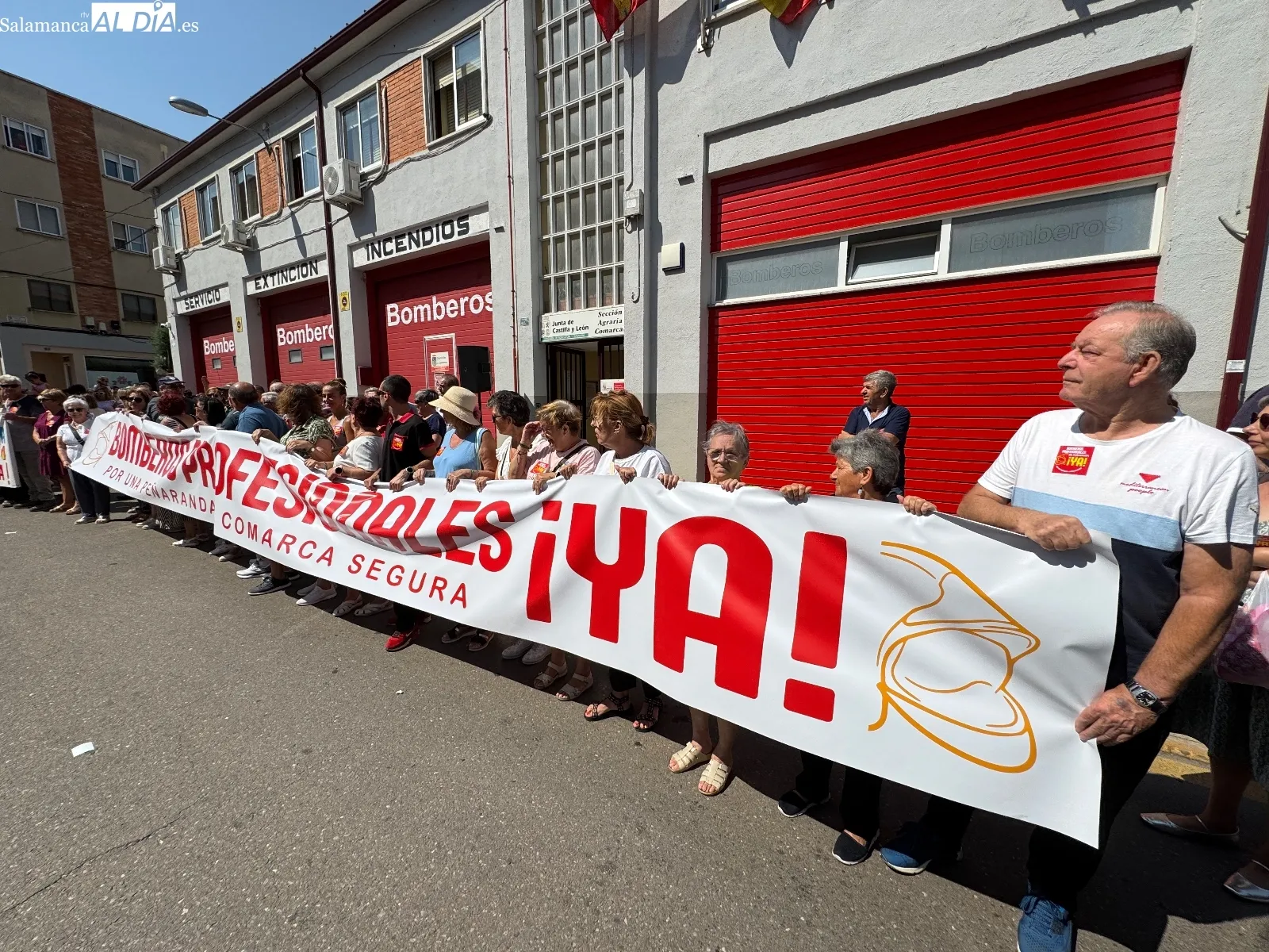 Foto 3 - Clamor en la calle por la llegada de bomberos profesionales a Pe&ntilde;aranda
