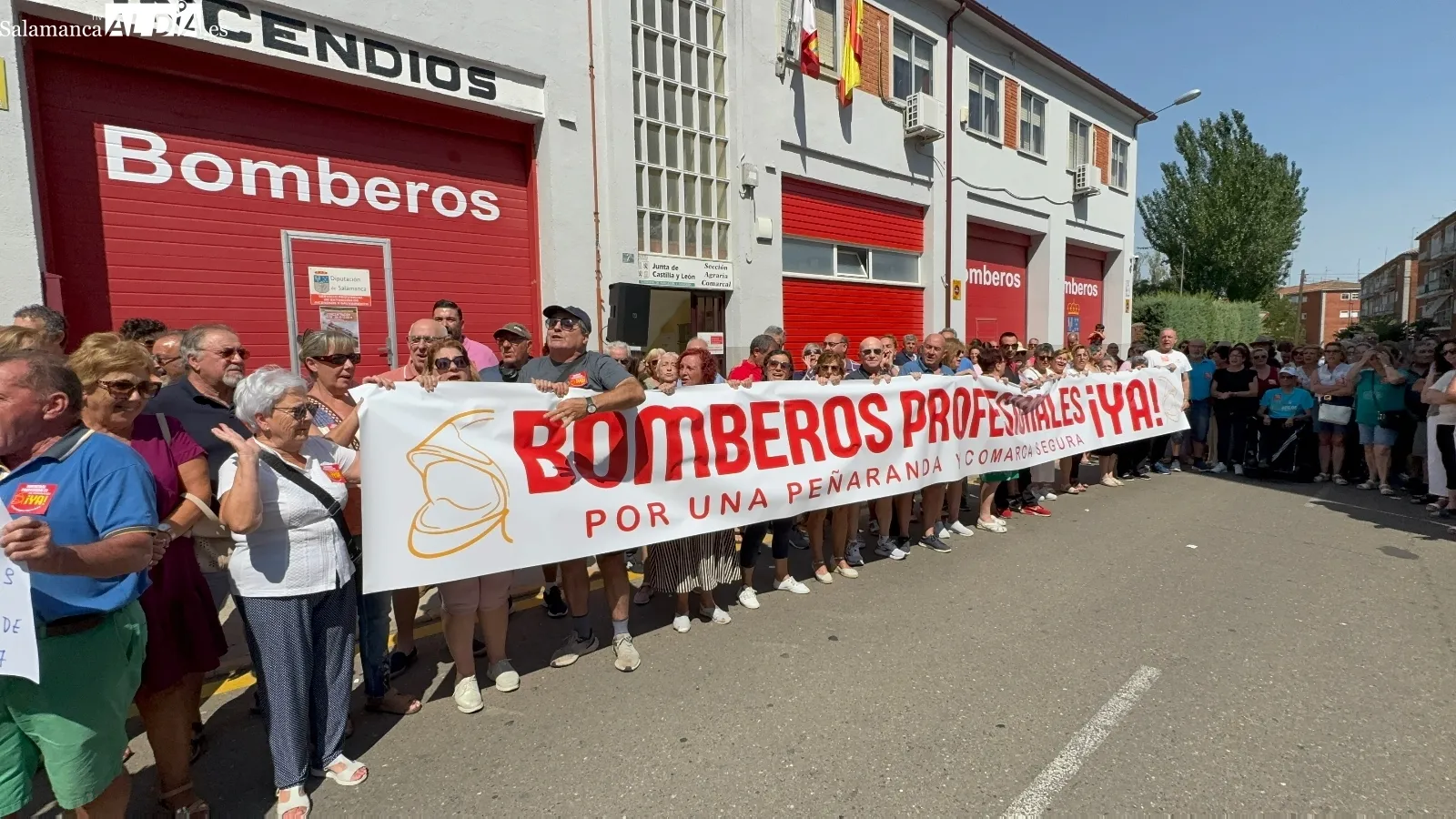 Foto 7 - Clamor en la calle por la llegada de bomberos profesionales a Pe&ntilde;aranda