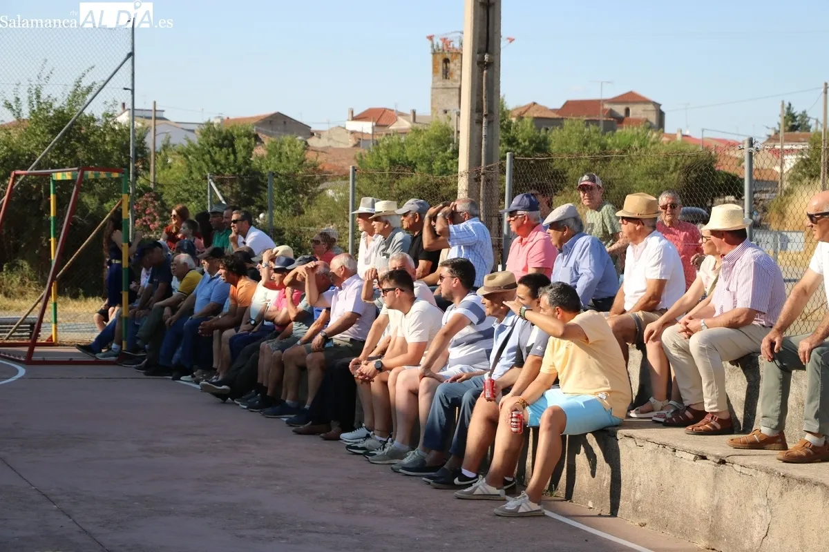 Partido trepidante de pelota a mano el vivido este domingo en Guadramiro / CORRAL