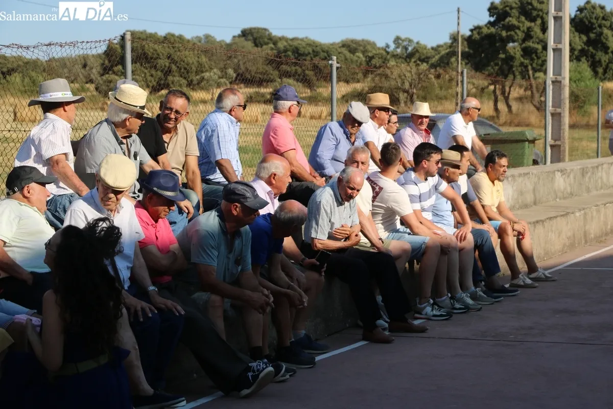 Partido trepidante de pelota a mano el vivido este domingo en Guadramiro / CORRAL