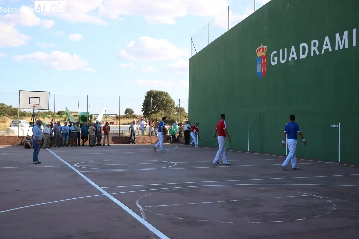 Partido trepidante de pelota a mano el vivido este domingo en Guadramiro / CORRAL