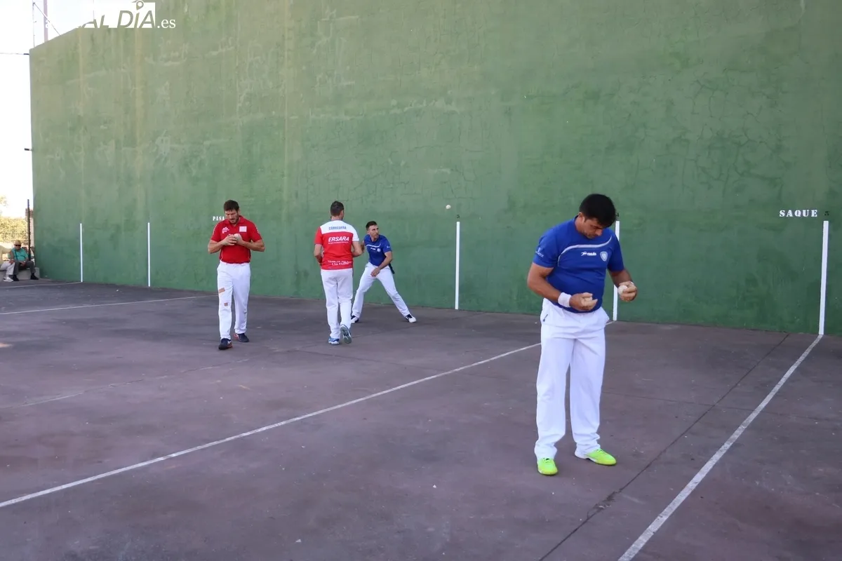 Divertido partido de pelota que protagonizaron Beobide y Corredera contra Galgo IV y Nuevo / CORRAL  