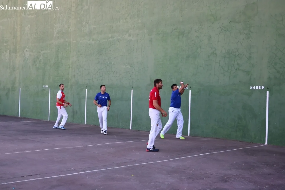 Divertido partido de pelota que protagonizaron Beobide y Corredera contra Galgo IV y Nuevo / CORRAL  