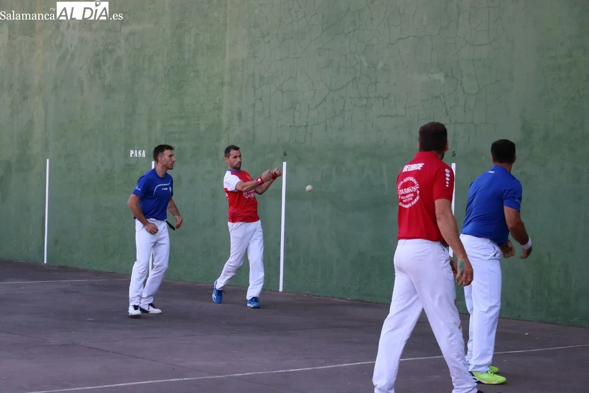 Divertido partido de pelota que protagonizaron Beobide y Corredera contra Galgo IV y Nuevo / CORRAL  