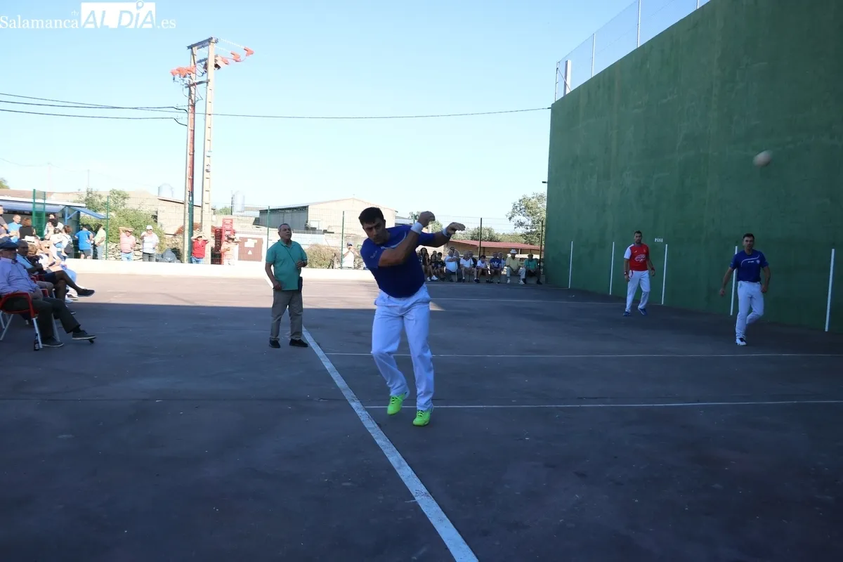 Divertido partido de pelota que protagonizaron Beobide y Corredera contra Galgo IV y Nuevo / CORRAL  
