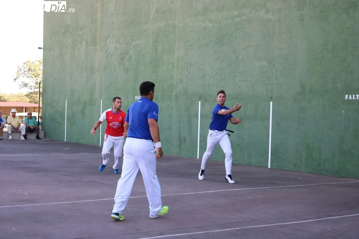 Divertido partido de pelota que protagonizaron Beobide y Corredera contra Galgo IV y Nuevo / CORRAL  