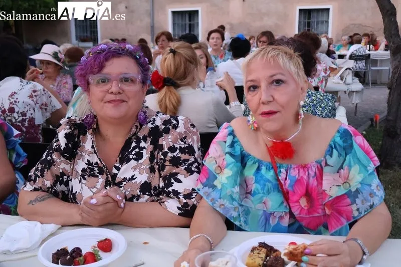 Foto 12 - La Asociaci&oacute;n de Mujeres Albenses celebra su Fiesta del Verano con una velada floral y musical