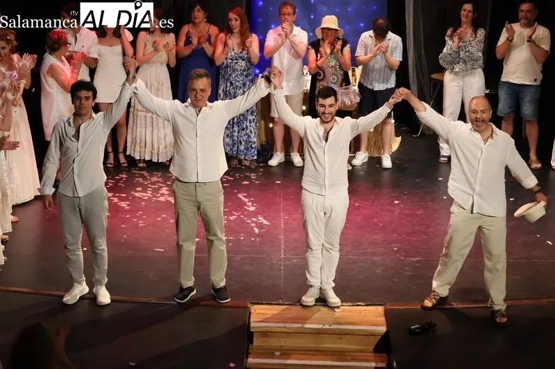 Foto 9 - &Eacute;xito rotundo en el estreno del musical &ldquo;Mamma Mia!&rdquo; en un teatro abarrotado