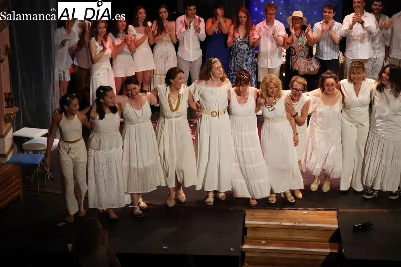 Foto 4 - &Eacute;xito rotundo en el estreno del musical &ldquo;Mamma Mia!&rdquo; en un teatro abarrotado