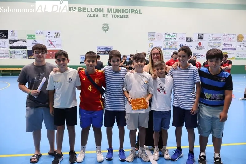 Foto 9 - &ldquo;Los amigos del Tuercas&rdquo; se imponen en la final senior y cierran el Torneo de Verano de f&uacute;tbol sala 2025