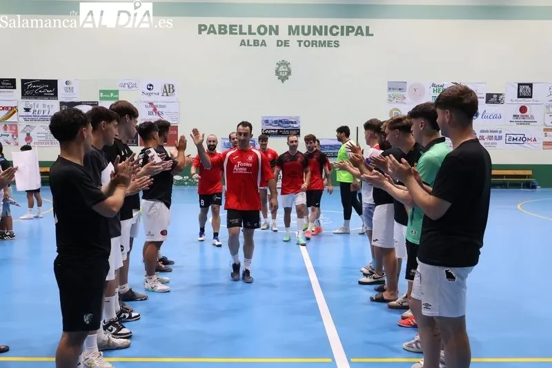 Foto 2 - &lsquo;Los amigos del Tuercas&rsquo; se adjudican el Torneo de Verano de f&uacute;tbol sala de Alba de Tormes