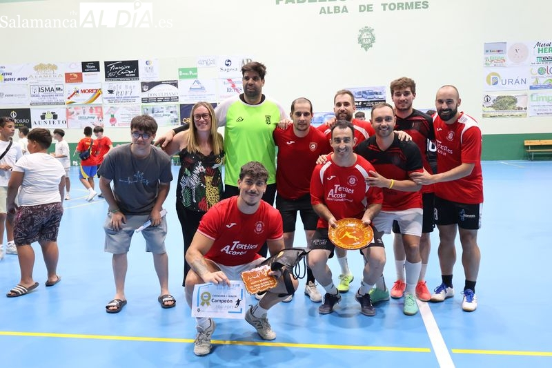 ‘Los amigos del Tuercas’ se adjudican el Torneo de Verano de fútbol sala de Alba de Tormes