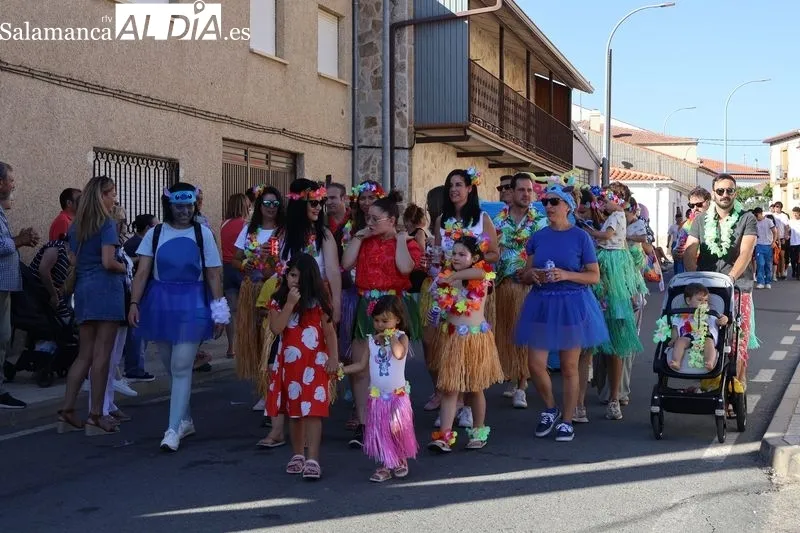 Foto 13 - Color, humor y originalidad en el concurso de Autos Locos y desfile de pe&ntilde;as de Galinduste