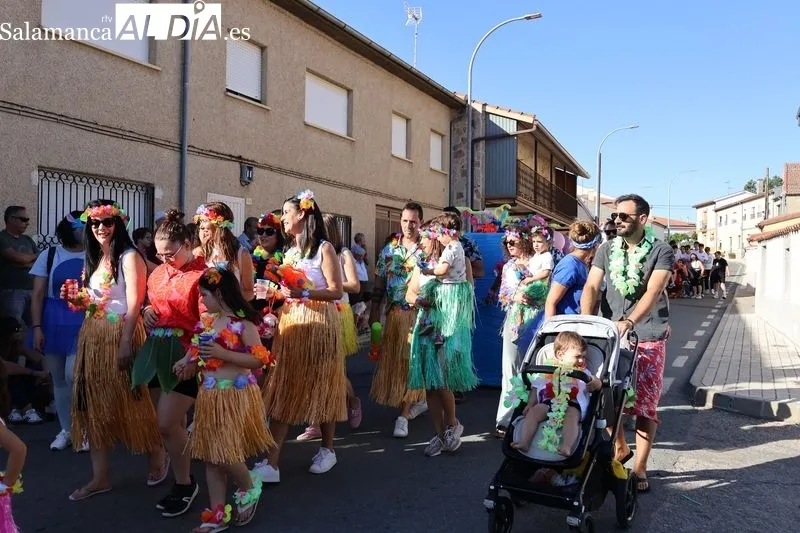Foto 12 - Color, humor y originalidad en el concurso de Autos Locos y desfile de pe&ntilde;as de Galinduste