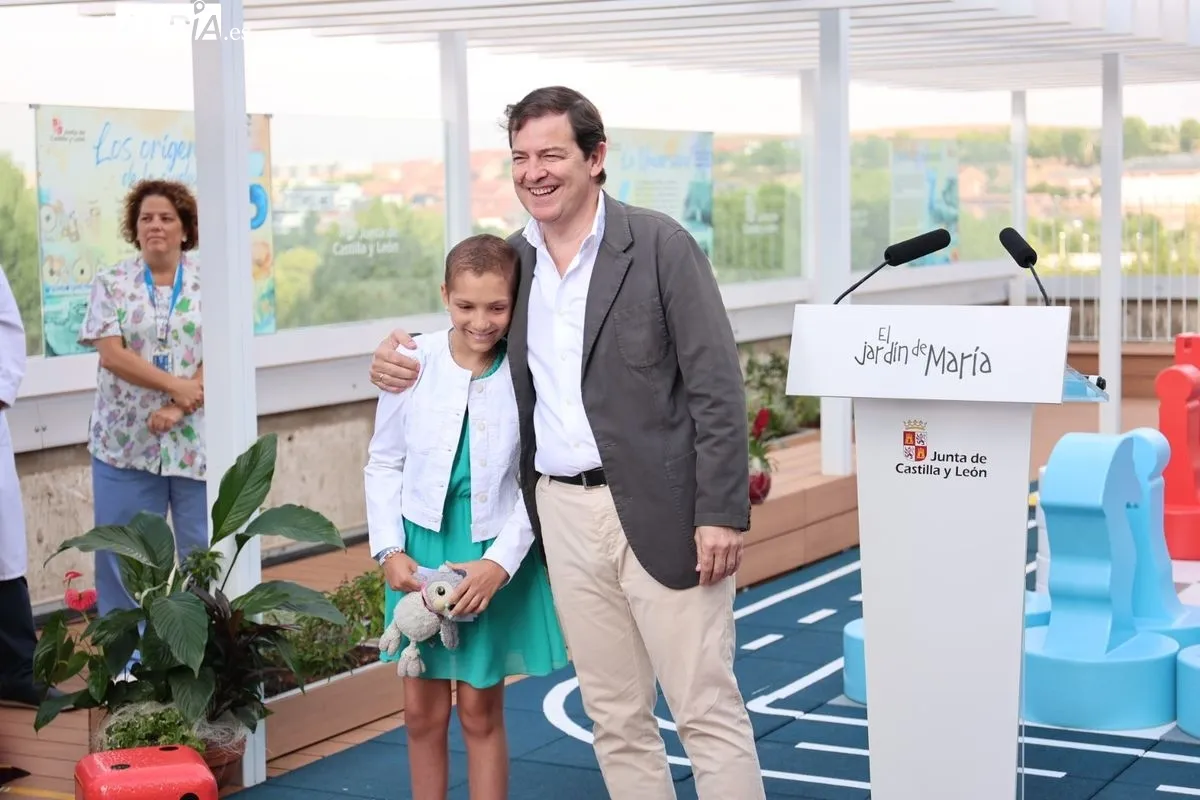 Inauguración de la terrada denominada 'El Jardín de María' en el Hospital de Salamanca. Foto de David Sañudo