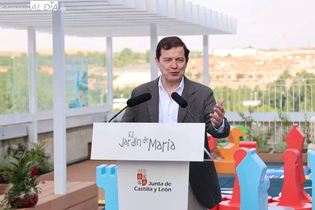 Inauguración de la terrada denominada 'El Jardín de María' en el Hospital de Salamanca. Foto de David Sañudo