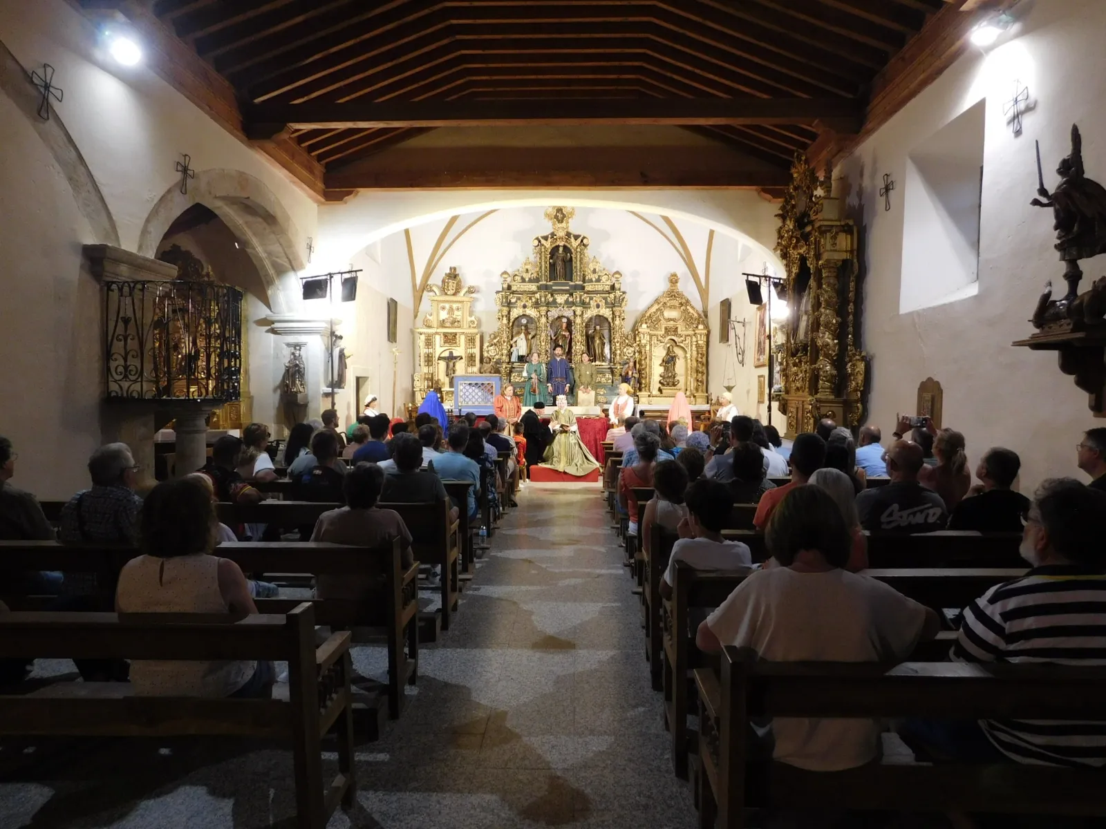 Foto 9 - 'Buscando a Nebrija' encandil&oacute; en La Mata de Armu&ntilde;a (FOTOS)