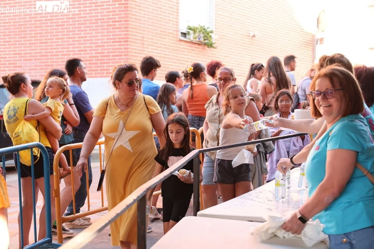 Merienda infantil por las fiestas de Santa Marta. Fotos: David Sañudo