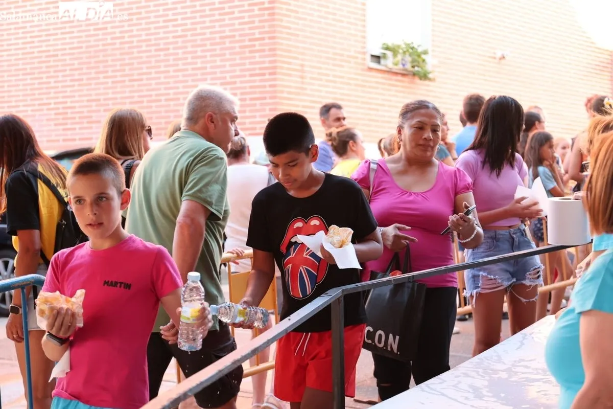 Merienda infantil por las fiestas de Santa Marta. Fotos: David Sañudo