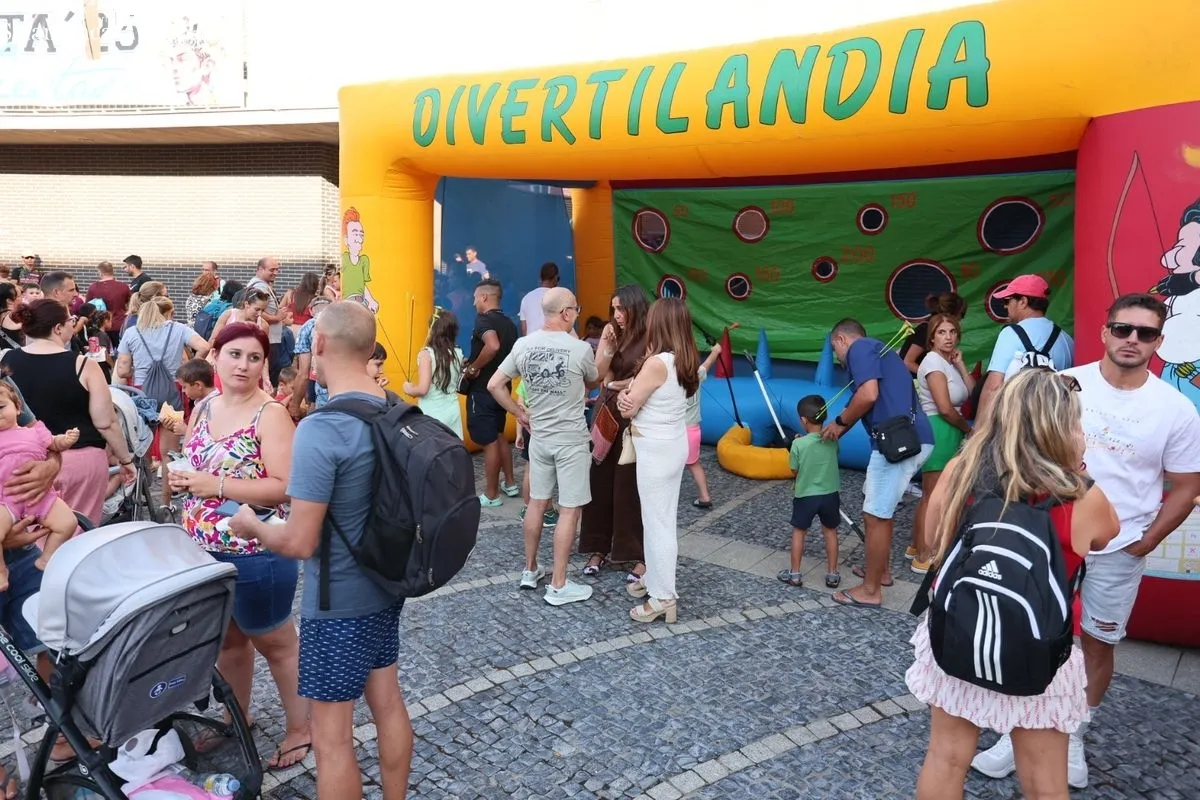 Merienda infantil por las fiestas de Santa Marta. Fotos: David Sañudo