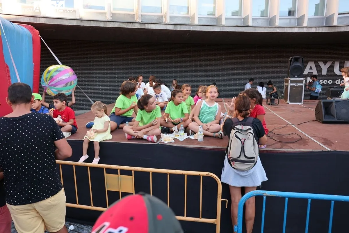 Merienda infantil por las fiestas de Santa Marta. Fotos: David Sañudo