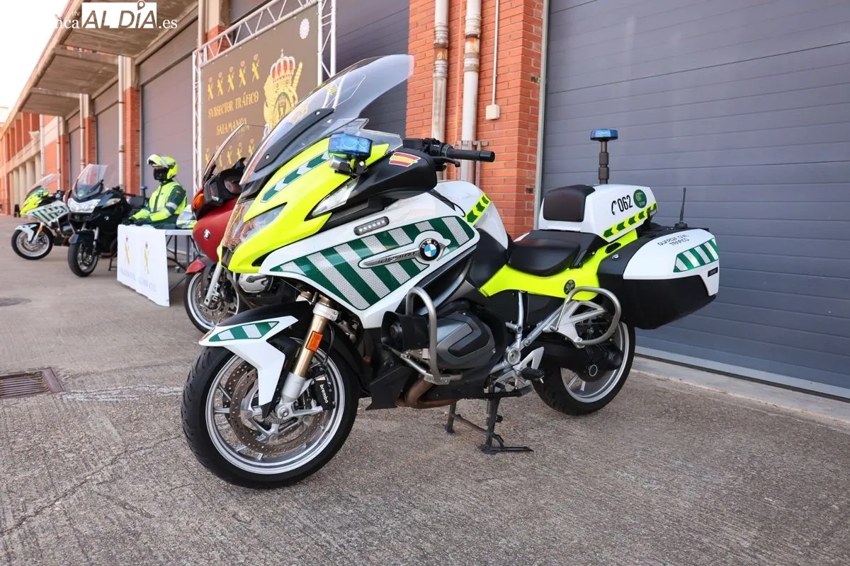 Presentación de los nuevos equipamientos de la Guardia Civil de Tráfico destinados a intensificar la vigilancia y la seguridad vial en la provincia. Foto de David Sañudo