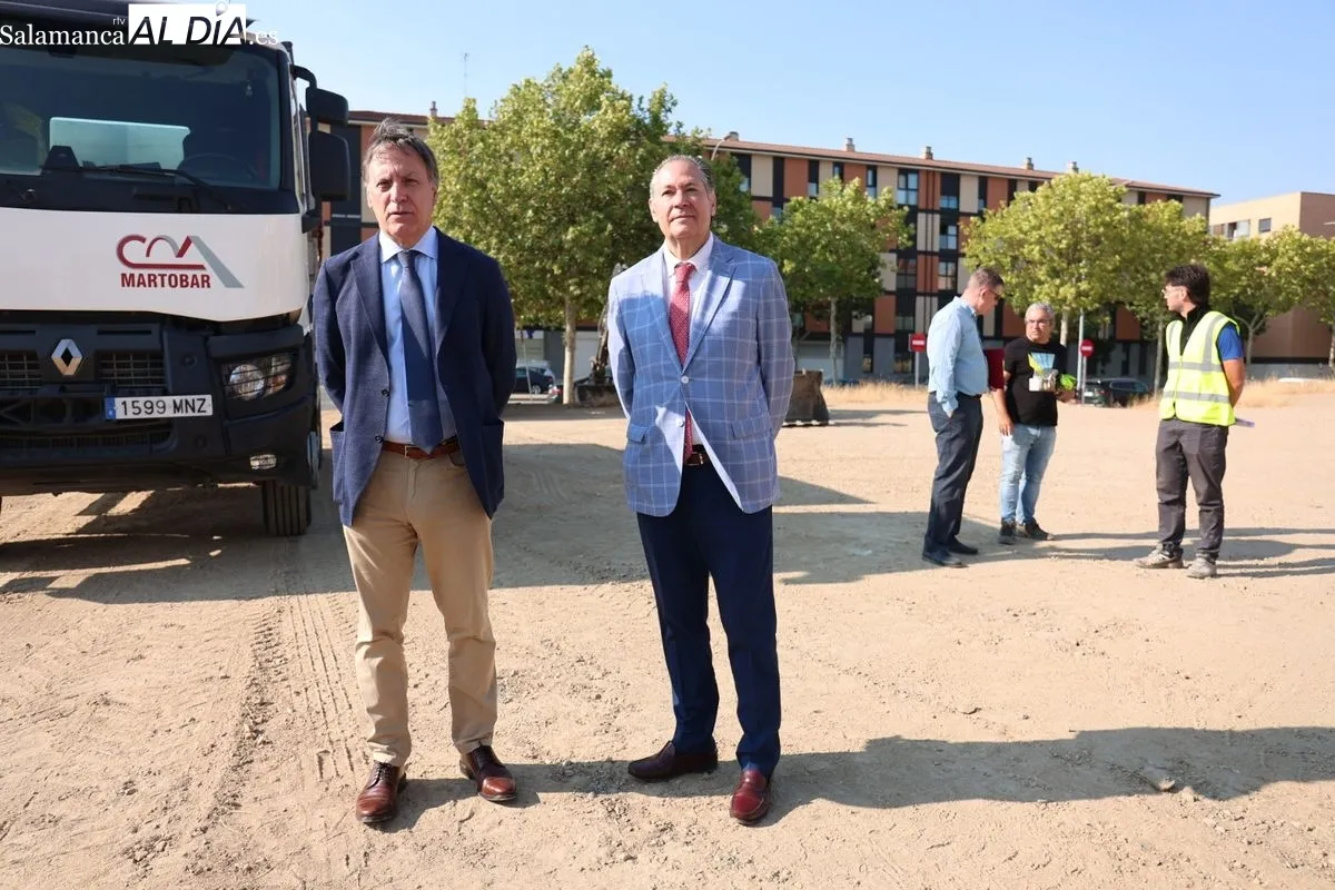 Visita del alcalde de Salamanca a las obras de construcción del nuevo aparcamiento en superficie con 214 plazas en El Zurguén. Fotos: David Sañudo